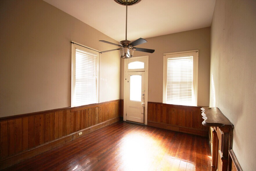 Building Photo - 4115 Burgundy St