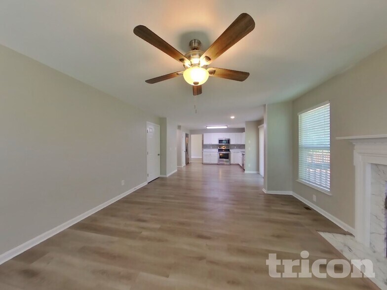 Building Photo - 2536 Bayview Dr