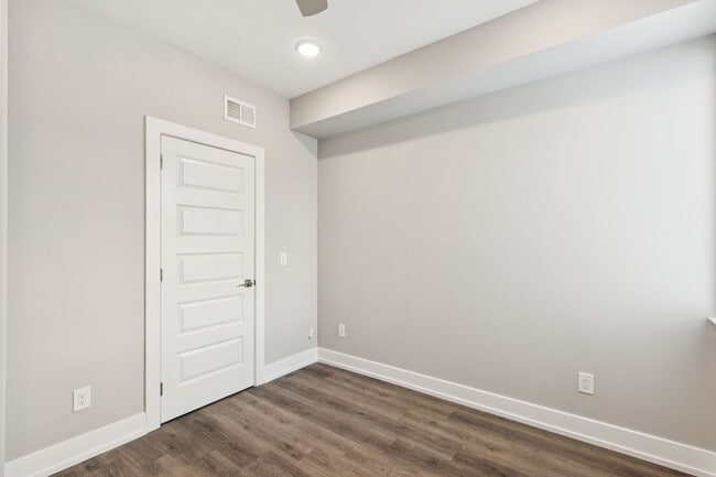 Building Photo - Chic 2-Bedroom Rental with Stunning Rooftop Deck & Modern Amenities in West Kensington!