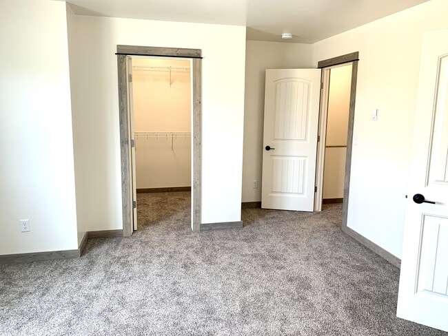 Building Photo - 3375 Blackbird Wy
