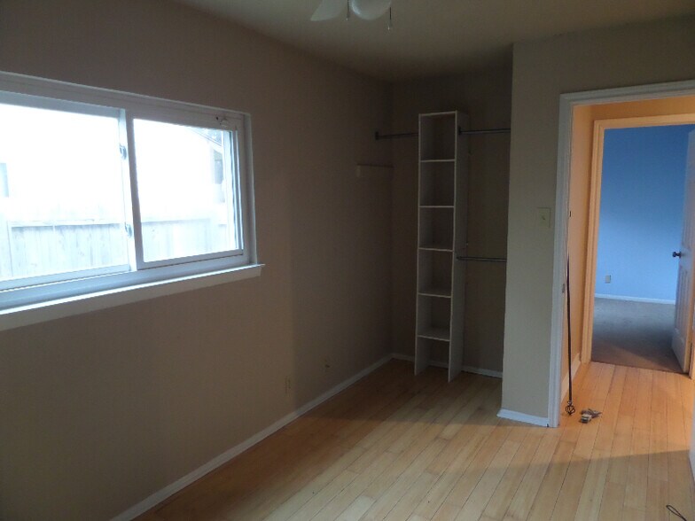 Bedroom 2 - Closet - 6839 Arbor Springs Dr