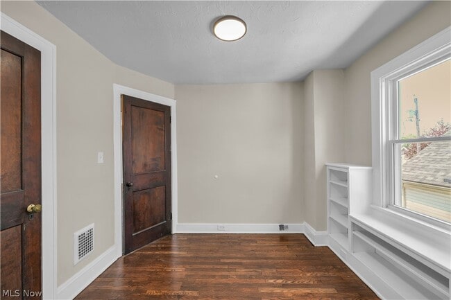 Building Photo - 8505 Bancroft Ave