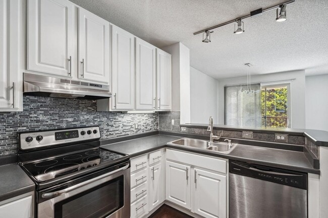 Building Photo - 675 N 1st St