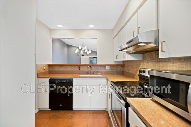 Building Photo - 6160 Sequoia Dr