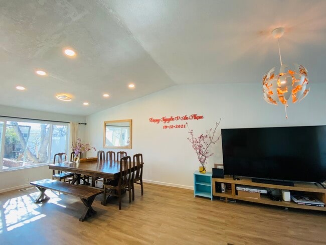 Building Photo - 2506 Cabrillo Dr