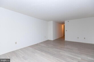 Building Photo - 2020 Walnut St