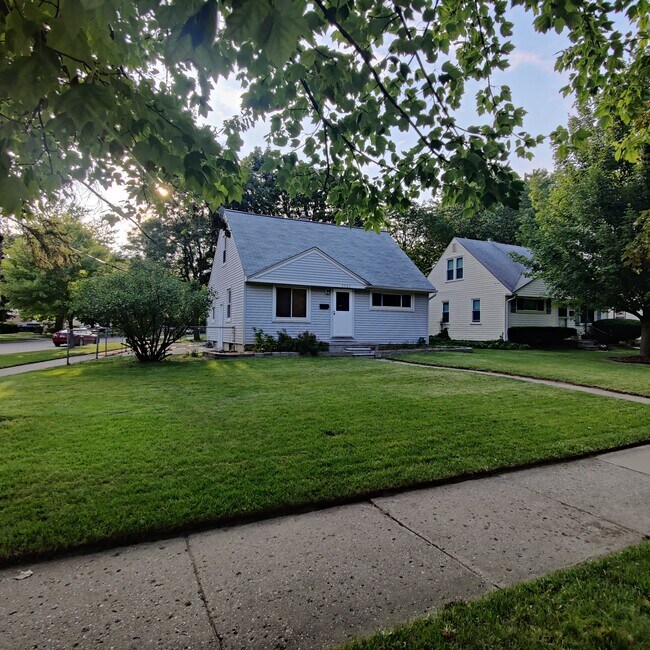 Building Photo - 3403 Woodland Ave