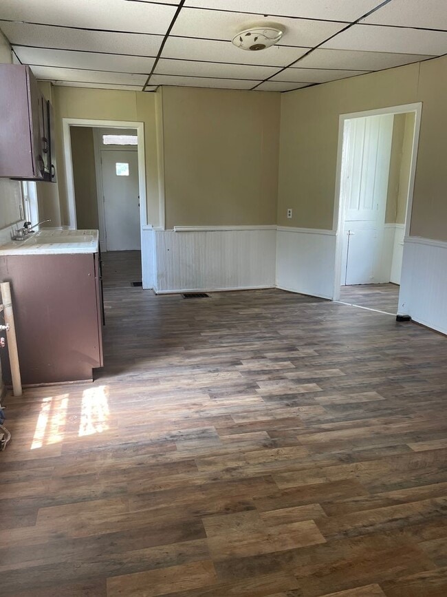 Building Photo - 2 Bdrm - 2 Bath Home