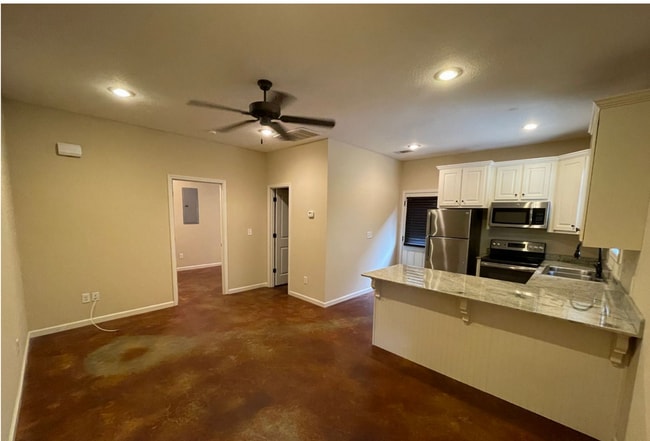 Building Photo - 1 BD/1 BA