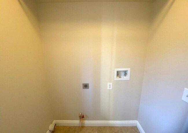 Building Photo - Wolf Valley Estates - Pool and Spa - Pets ...