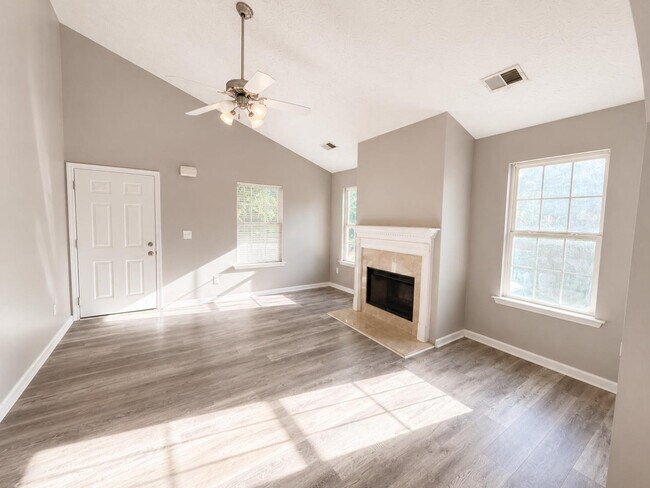 Building Photo - 1109 W Slaton Ave