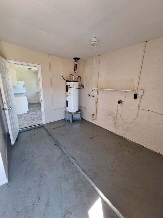 Building Photo - NICE Bradenton 4BR/2BA Home in Quiet Residential Neighborhood