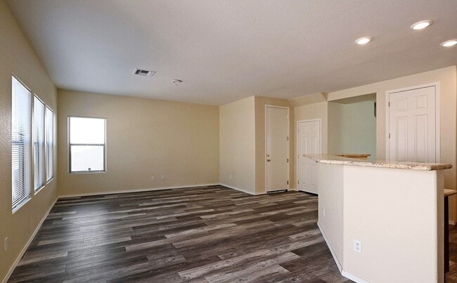 Building Photo - BEAUTIFUL 3 BEDROOM PLUS HUGE LOFT  for RENT