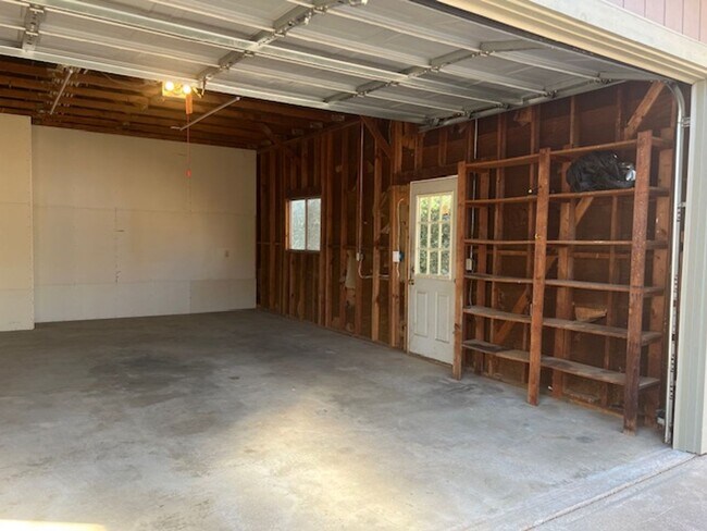 Building Photo - Modern Auburn Retreat—Fully Renovated 3BR ...