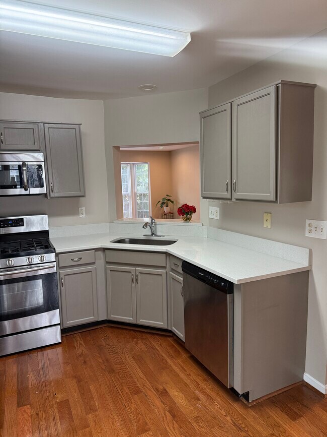 Building Photo - 140 Eastridge Cir