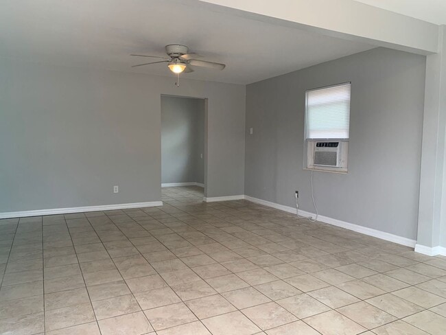 Building Photo - Modest 3BR/2BA home in Northeast Gulfport