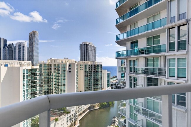 Building Photo - 16500 Collins Ave