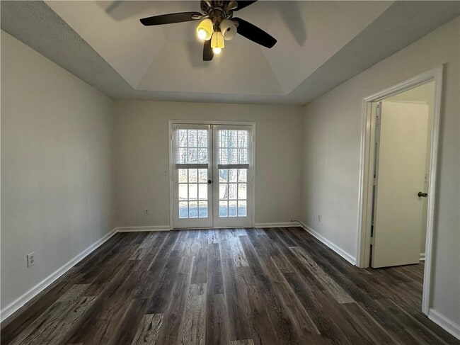 Building Photo - 1971 Abbey Province