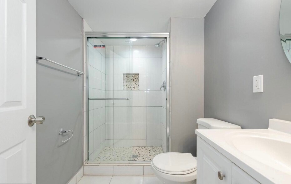 Basement bathroom - 3327 Essex Rd