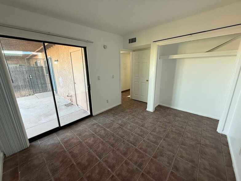 Building Photo - 2419 N Geronimo Ave