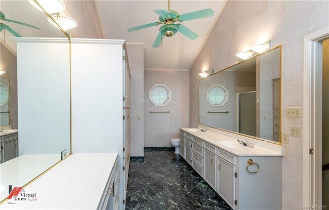 Building Photo - 8917 Glenmora Dr