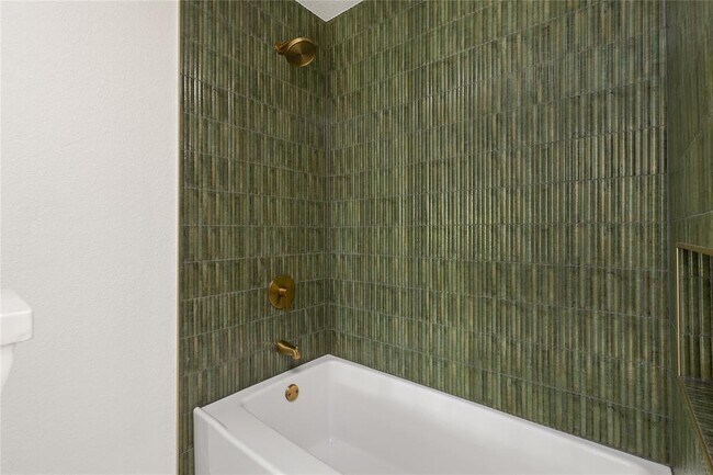 Building Photo - 8708 Cretys Cove
