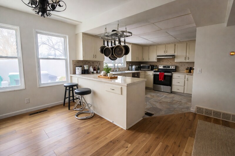 Building Photo - 333 E 300 N