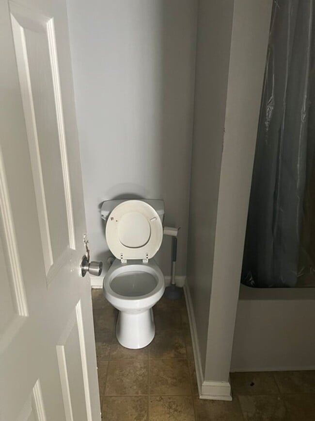 Building Photo - Cute Bungalow Convenient to Shopping & Restaurants!