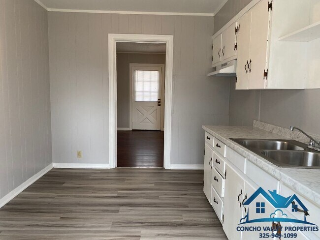 Building Photo - 215 Paint Rock Rd