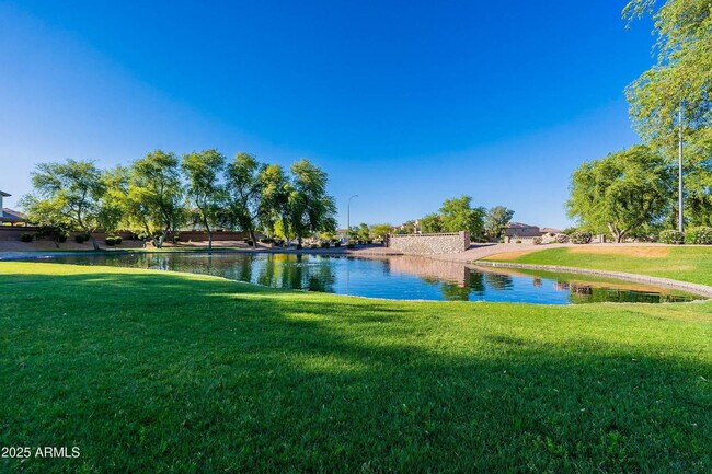 Building Photo - 390 W Wisteria Pl