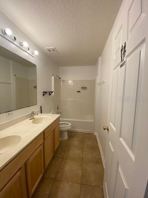 Building Photo - 10524 Laxton St