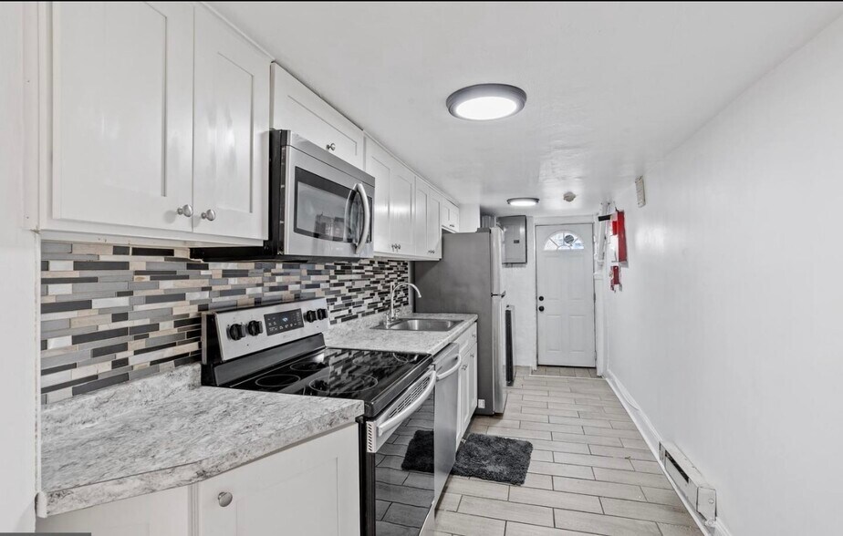 Primary Photo - 1401 Alcott St