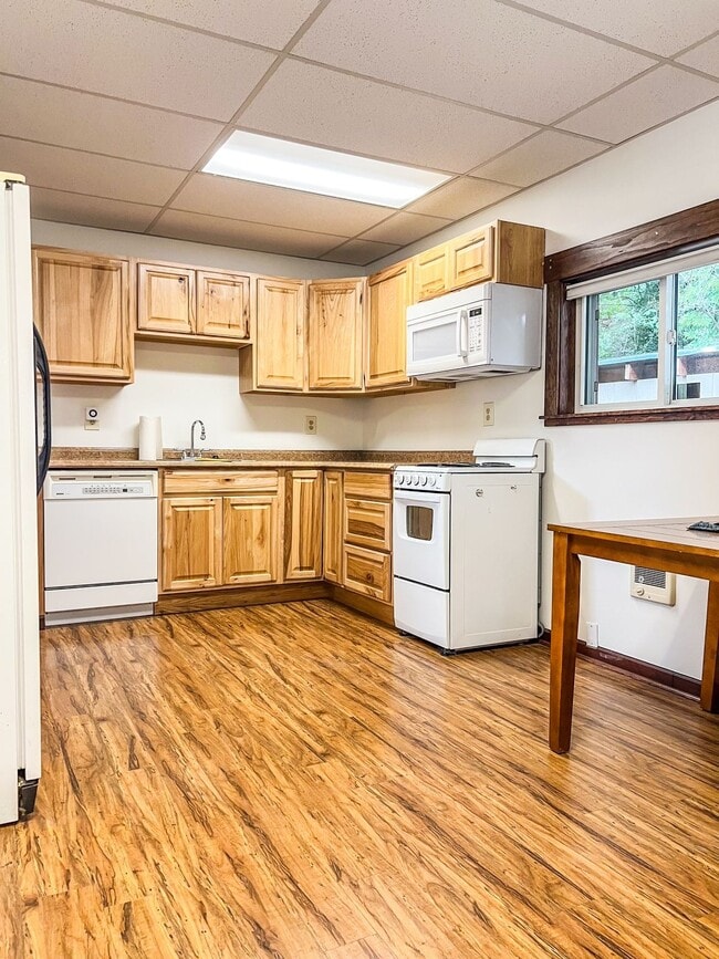 Building Photo - 735 S Main St