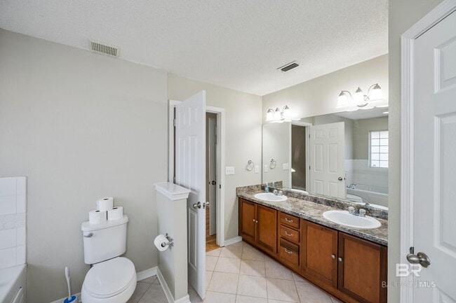 Building Photo - 16955 Heartland Cir