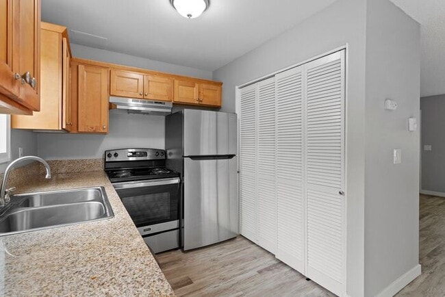 Building Photo - Spacious 2bed/1bath townhome