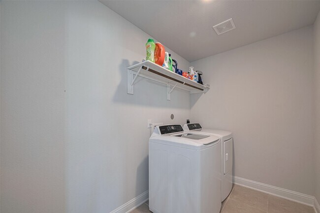 Building Photo - 5323 Vermilion Ct