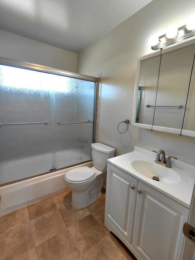 Building Photo - Memorial Apartments- Spacious  Clean 2 Bed...