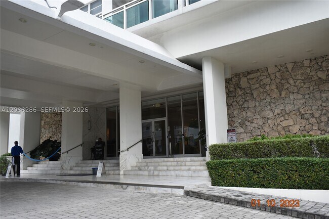 Building Photo - 6917 Collins Ave