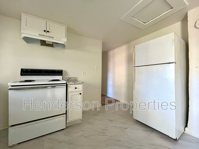 Building Photo - 532 E Iredell Ave