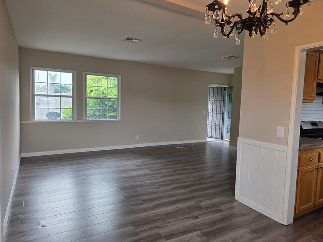 Building Photo - Stunning 2-bedroom 2nd floor apartment with garage parking!