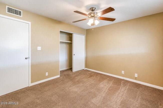 Building Photo - 1015 E Marigold Ln