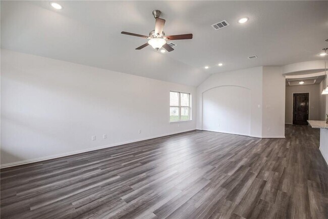 Building Photo - 708 Sunny Ridge Dr