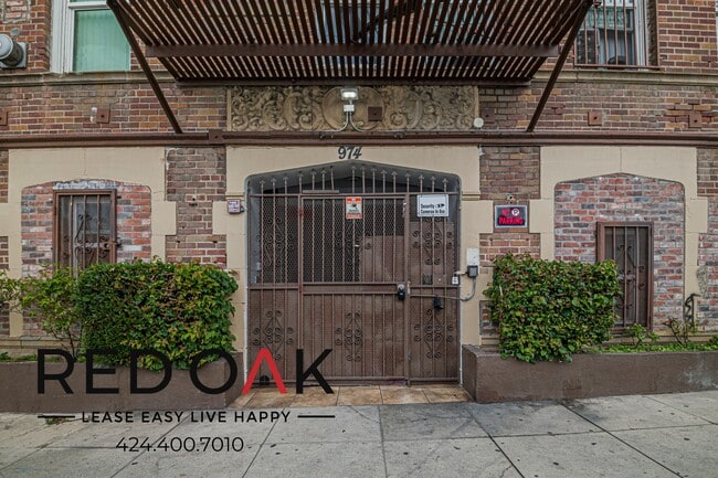 Building Photo - 974 S Gramercy Pl