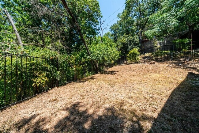 Building Photo - 3514 Hillbrook Dr