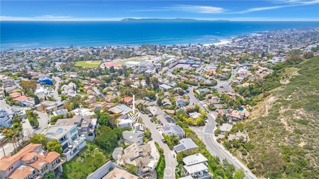 Building Photo - 546 Temple Hills Dr