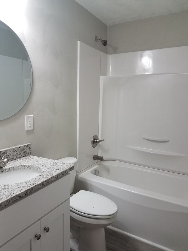 Building Photo - 5 BR Near ODU!