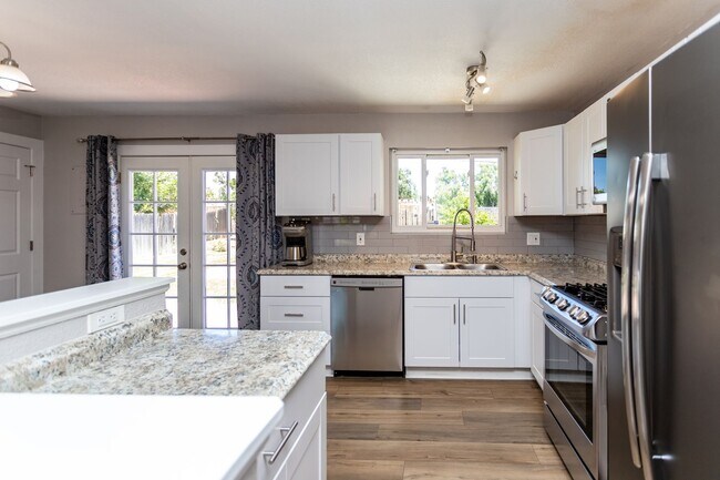 Building Photo - Charming 3BR Home with Updated Amenities &...