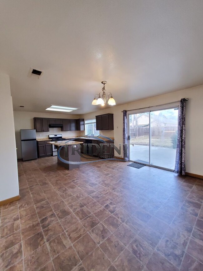 Building Photo - 3 bedroom, 2 ½ bath SOLAR home