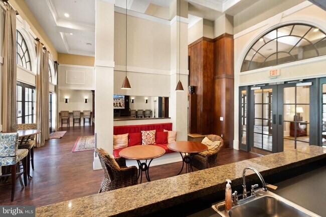 Building Photo - 2465 Army Navy Dr