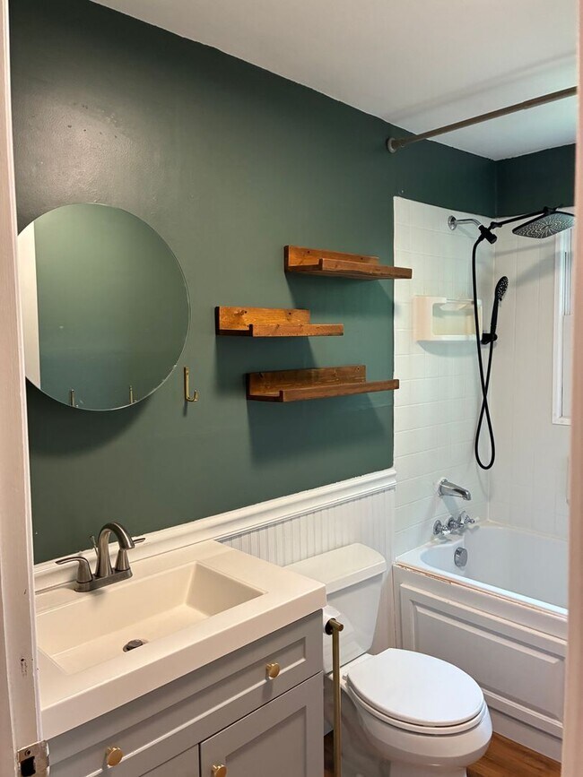 Building Photo - Charming ranch in beach community